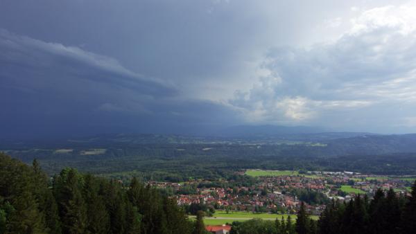 Bild 1 von 5: Gewitter in den Bergen.
