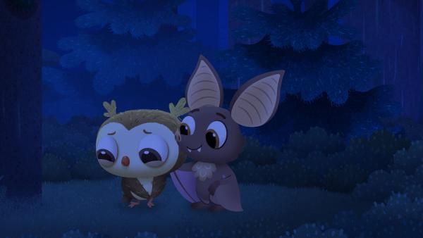 Bild 1 von 1: Zum Glück hat Buh Odo im dunklen Wald wiedergefunden, wo er sich verirrt hatte.