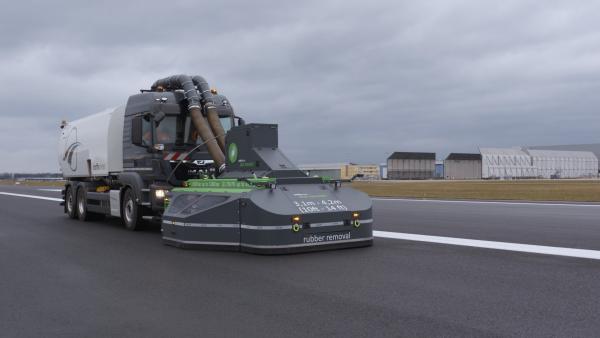 Bild 1 von 2: Der Riesenstaubsauger \