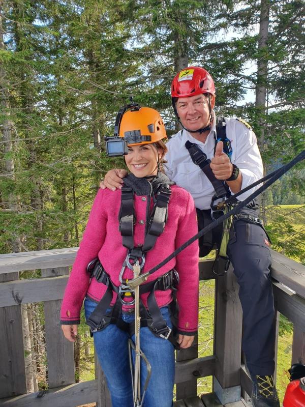 Bild 1 von 1: Claudia Pupeter und Michael Fischer-Ringmann auf der Zipline-Plattform.