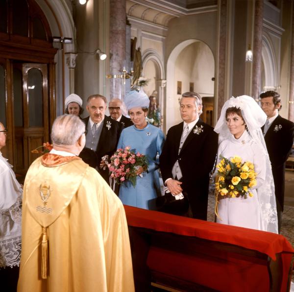 Bild 1 von 2: Im Bild v. re. nach li.: Dany Sigel, Peter Weck, Marianne Schönauer, Fritz Eckhardt.