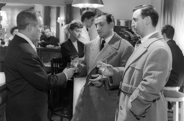 Bild 1 von 5: Henri (Jean Gabin), Lisette (Magali Noël), der Katalane (Lino Ventura) und Bibi (Albert Rémy, vorne v.l.) in \