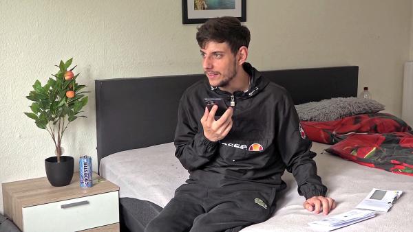 Bild 1 von 3: Gute Nachrichten für Beates Sohn Pascal. Eine Nachzahlung seiner Halbwaisenrente steht an und beträgt um die 2000 Euro..