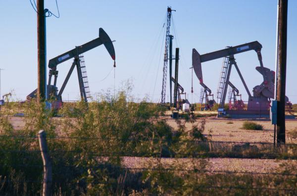 Bild 1 von 5: In Texas, USA, wird schon seit dem frühen 20. Jahrhundert Erdöl gefördert, das zum wichtigsten Energieträger für Autos, Flugzeuge, Chemie und die moderne Wirtschaft überhaupt wurde.