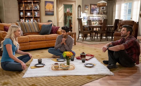 Bild 1 von 16: (v.l.n.r.) Vanessa (Kelli Goss); Al (Adhir Kalyan); Riley (Parker Young)
