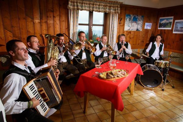 Bild 1 von 15: Im Bild: Türnitzer Tanzlmusi.