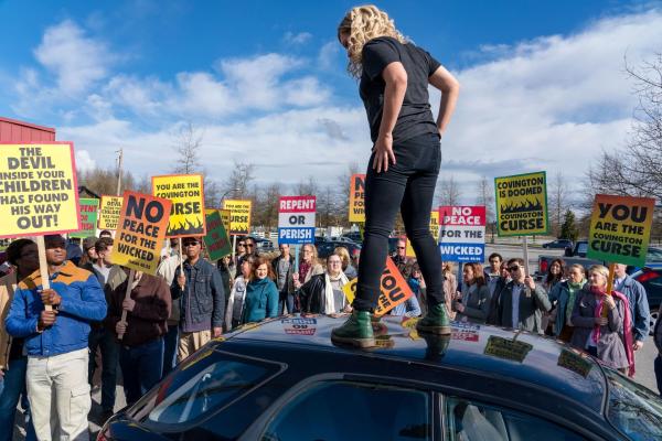 Bild 1 von 10: Mara Carlyle (Katherine Langford)