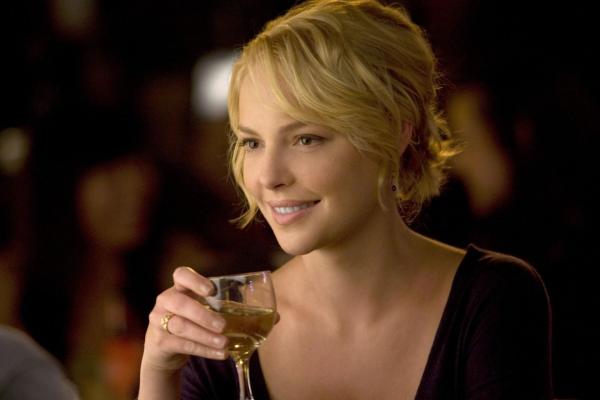 Bild 1 von 19: Abby (Katherine Heigl) ist erfolgreiche Produzentin bei einem lokalen Fernsehsender und verzweifelt auf der Suche nach Mr. Right. Keine Kompromisse, das ist ihre Devise. Doch wird sie damit Erfolg haben?