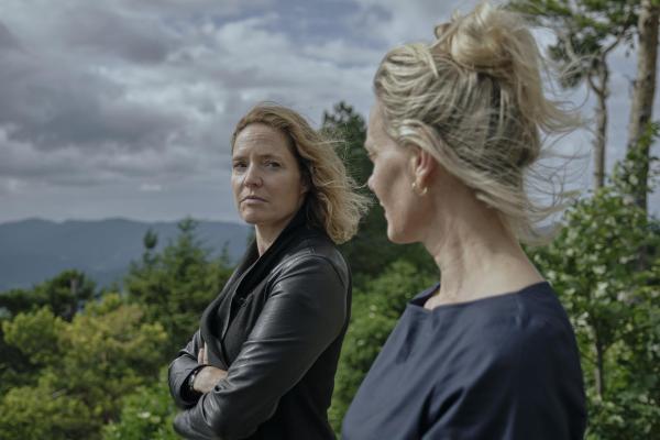 Bild 1 von 12: Im Bild (v.li.): Patricia Aulitzky (Caro Novak), Anna Schudt (Riccarda Hövemann).