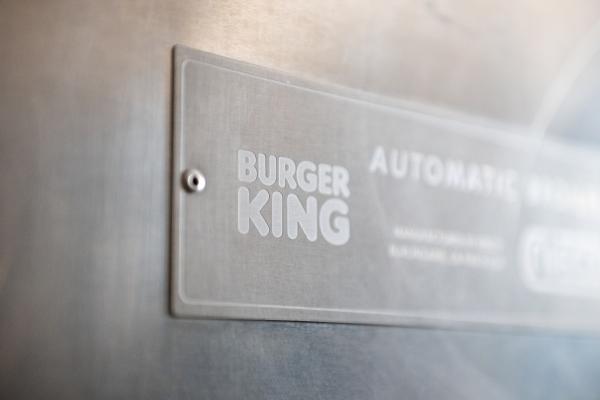 Bild 1 von 13: Burger King ist seit den 50er Jahren der größte Rivale von McDonald's. Was macht Burger King anders?