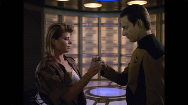 Bild 1 von 2: Star Trek The Next Generation Season4 EP Legacy, Raumschiff Enterprise Das nächste Jahrhundert Staffel 4 EP Die Rettungsoperation