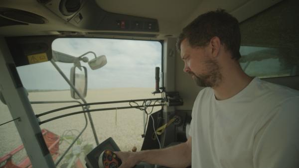 Bild 1 von 15: Phillip Krainbring ist konventioneller Landwirt und leitet einen 350 ha großen Ackerbaubetrieb in der Magdeburger Börde.