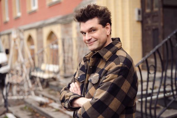 Bild 1 von 10: Lutz van der Horst ahnt was ihn erwartet, trotzdem freut er sich, Teil des neuen Moderatorenteams für das ZDFneo Wissenschafts-Comedy-Factuals \