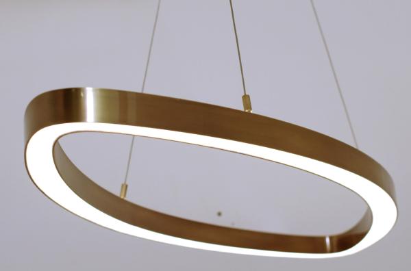 Bild 1 von 2: Um neue Lampen zu entwickeln, tüfteln Jens Schump und sein Vater Didi immer neue Fertigungsmethoden aus.