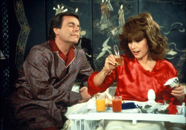 Bild 1 von 11: Jonathan Hart (Robert Wagner, l.); Jennifer Hart (Stefanie Powers, r.)