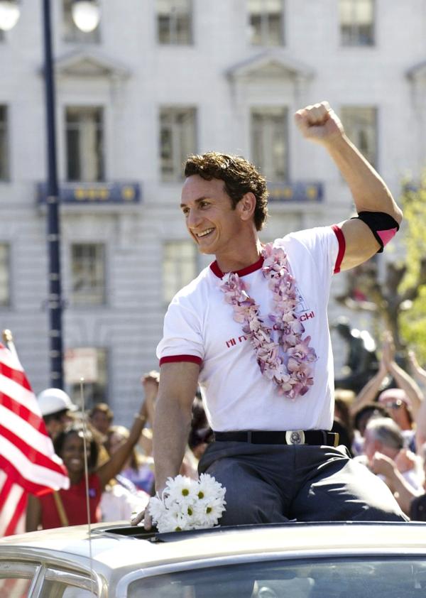 Bild 1 von 12: Harvey Milk (Sean Penn), ein Kämpfer für die Schwulenrechte.