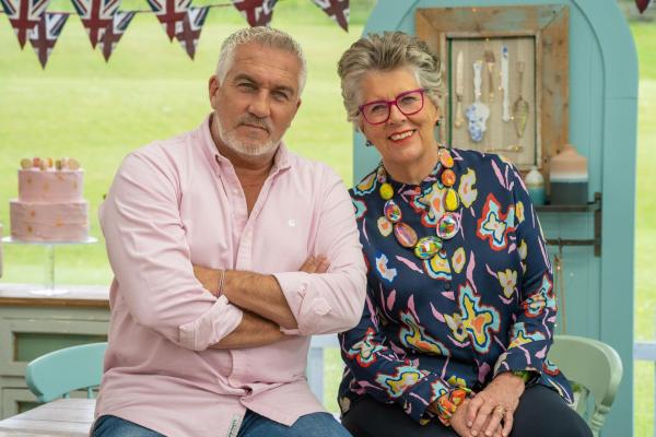Bild 1 von 8: Paul Hollywood (l.); Prue Leith (r.)