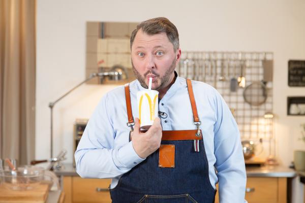 Bild 1 von 4: Wie kann ein Milkshake auf der ganzen Welt gleich schmecken? Produktentwickler Sebastian Lege weiß, wie das geht und entlarvt, was in den süßen Shakes des Foodgiganten steckt.