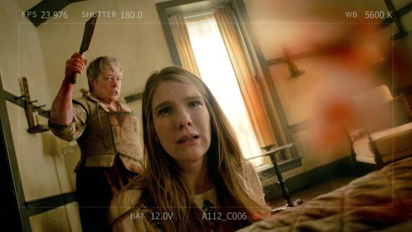 Bild 1 von 6: Agnes Mary Winstead (Kathy Bates, l.); Shelby Miller (Lily Rabe, r.)