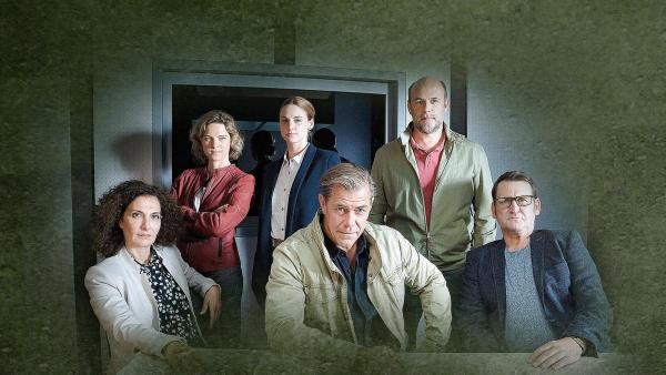 Bild 1 von 20: Im Bild (v.li.): Proschat Madani (Dr. Hilke Zobel), Anjorka Strechel (Tomke Jenssen), Julia E. Lenska (Nina Weiss), Sven Martinek (Finn Kiesewetter), Christoph Tomanek (Dr. Henning Strahl), Ingo Naujoks (Lars Englen).
