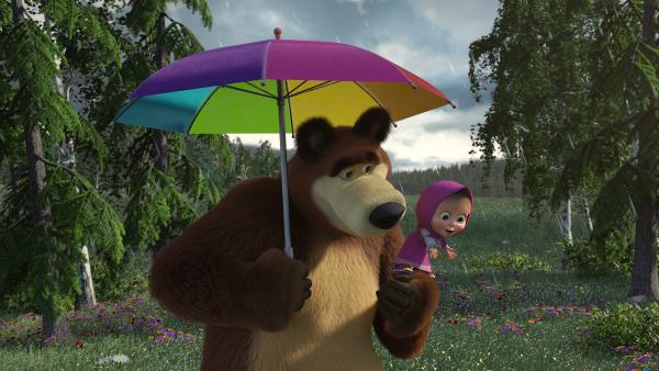 Bild 1 von 5: Zum Glück hat der Bär seinen bunten Regenschirm dabei.. Gleich sieht alles um die beiden viel bunter aus.