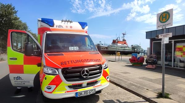Bild 1 von 3: Retten, wo andere Urlaub machen. Auf Fehmarn sind zur Hochsaison drei Rettungswagen für rund 13.000 Insulaner plus zehntausende Touristen im Einsatz.