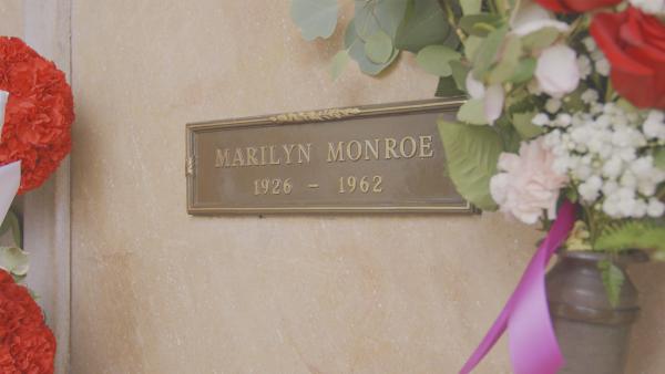 Bild 1 von 6: Zum 95. Geburtstag der Filmikone pilgern Fans aus aller Welt an ihr Grab.