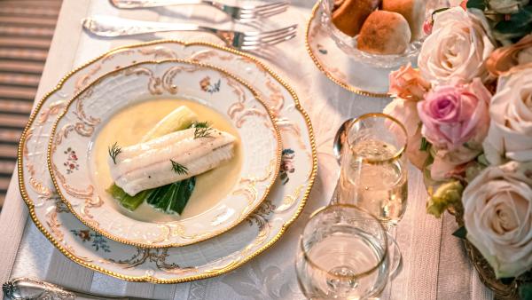 Bild 1 von 8: Königliches Dinner: Bei der Hochzeit von Prinzessin Elizabeth - der späteren Queen - und ihrem Philip ließen es die Briten zwei Jahre nach dem Krieg richtig krachen.