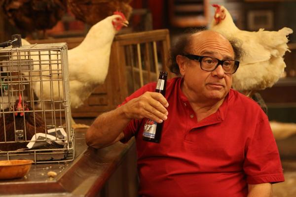 Bild 1 von 8: Frank Reynolds (Danny DeVito)