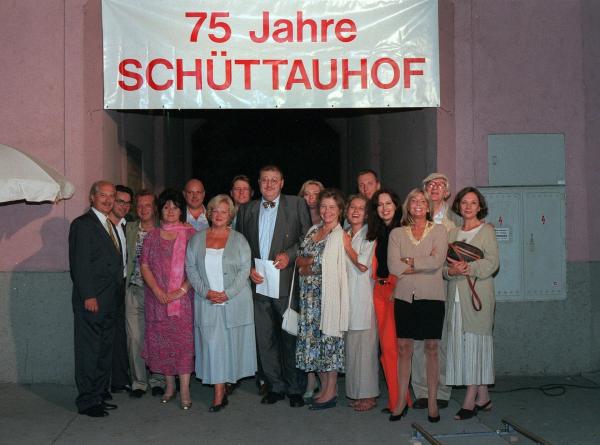 Bild 1 von 1: Im Bild (v.li.): Peter Uray, Alexander Lutz, Reinhard Nowak, Brigitte Swoboda, Wolfgang Böck, Marianne Mendt, Christian Spatzek, Götz Kauffmann, Claudia Androsch, Helma Gautier, Andrea Kiesling, Rainer Egger, Evelyn Engleder, Christine Schuberth, Walter Langer, Karoline Zeisler.