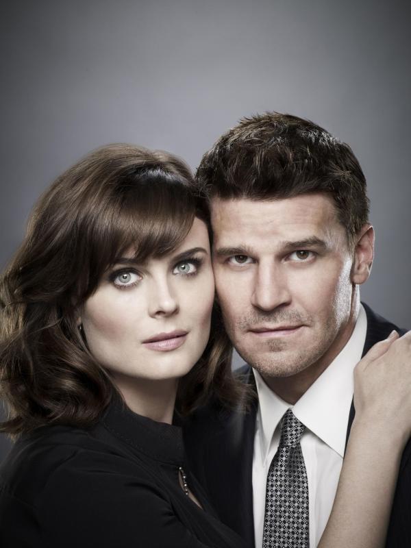 Bild 1 von 7: (8. Staffel) - Dr. Brennan (Emily Deschanel, l.); Booth (David Boreanaz, r.)