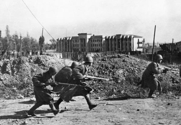 Bild 1 von 5: Was vor 80 Jahren mit der Kapitulation der 6. Armee endete, war einer der großen Wendepunkte des Zweiten Weltkrieges. Die langen Schatten der Schlacht von Stalingrad reichen bis in die Gegenwart. \