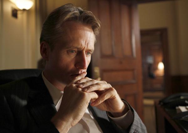 Bild 1 von 1: Lius Roache as A.D.A. Michael Cutter  -- NBC