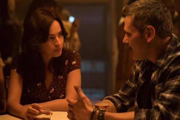 Bild 1 von 6: Alejandra (Verónica Sánchez. l.); Conrado (Roberto Enríquez, r.)