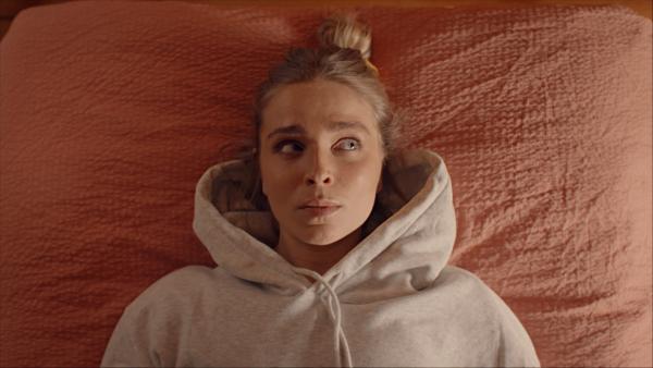 Bild 1 von 3: Mina (Julie Van den Steen) kommt ins Grübeln: Ist Jens wirklich der Richtige für sie?