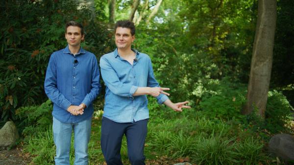 Bild 1 von 9: Fabian Köster (l.) und Lutz van der Horst (r.) bei Dreharbeiten zum \