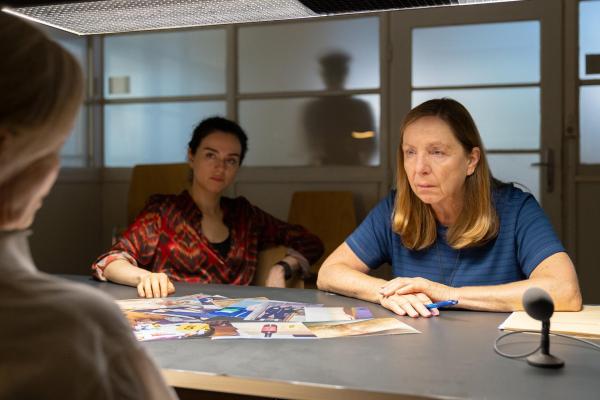 Bild 1 von 9: Im Bild: Mariam Hage (Heidi), Susi Stach (Gerti).