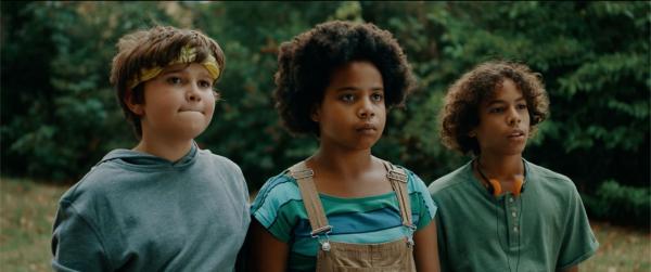 Bild 1 von 4: Von links: Die drei Freunde Sammy (Arthur Hermans), Noor (Maja Azila) und Felix (Junes Callaert).