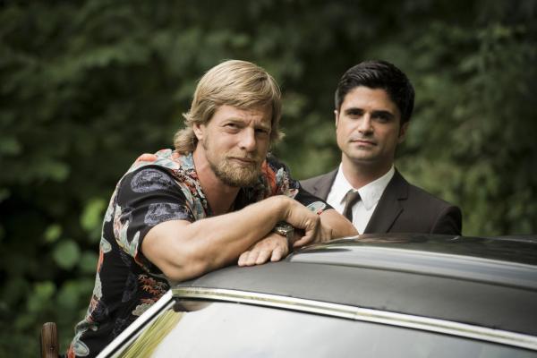 Bild 1 von 33: (4. Staffel) - Gehen wieder gemeinsam auf Mörderjagd: Mick Brisgau (Henning Baum, l.) und Andreas Kringge (Maximilian Grill, r.) ...