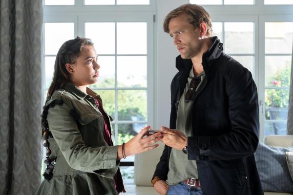 Bild 1 von 11: Im Bild: Mara Romei (Marie Lasnig), Michael Steinocher (Simon Steininger).