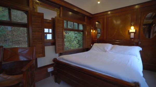 Bild 1 von 5: Im englischen Sussex kann man in vier antiken Bahnwaggons übernachten.