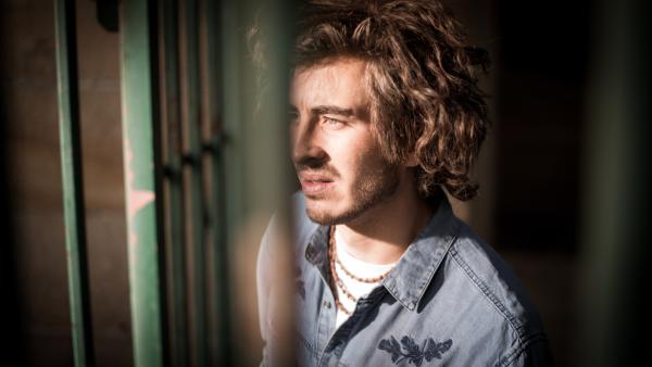 Bild 1 von 6: Johnny Lowry (Ryan Corr)