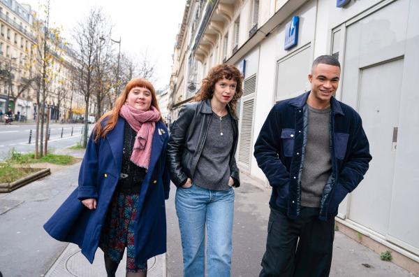 Bild 1 von 2: Louise (Liv Henneguier), Charlie (Clara Bretheau) und Nelson (Théo Christine, v.l.)