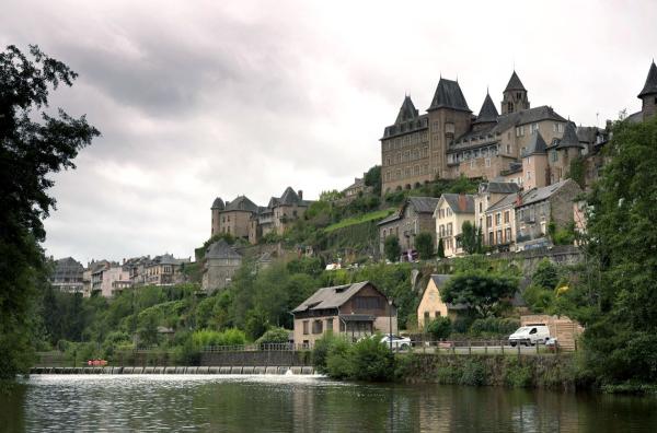 Bild 1 von 2: Im Garten ihres Großvaters im Herzen des Limousin entdeckte Simone de Beauvoir die Sinnlichkeit.