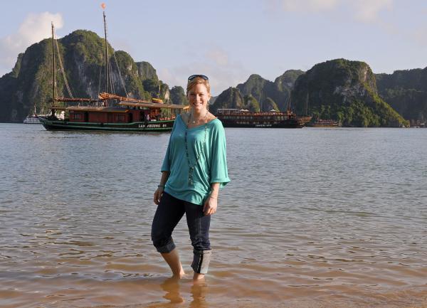 Bild 1 von 1: Moderatorin Andrea Jansen in Vietnam