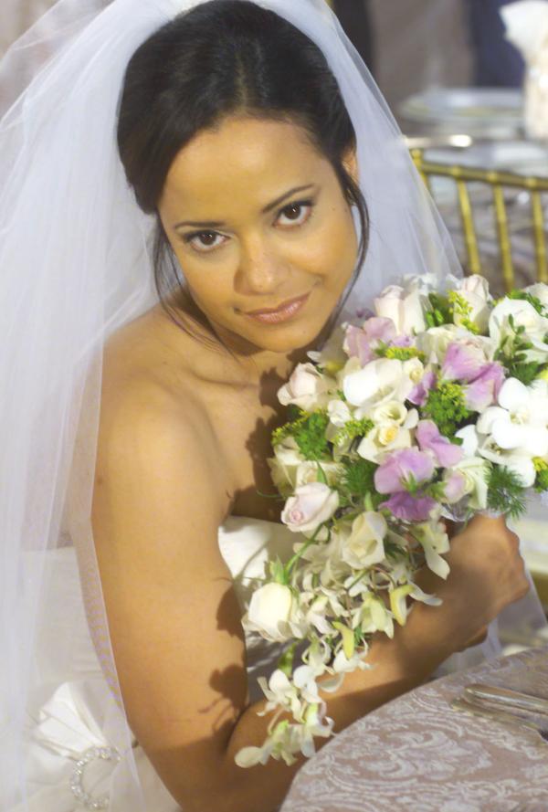 Bild 1 von 1: Turks und Carlas Hochzeit steht endlich bevor. Aber während Carla in der Kirche wartet, wird Turk bei einer Notoperation festgehalten und fährt danach auch noch zur falschen Kirche. Als er endlich bei seiner Hochzeitsgesellschaft ankommt, ist der Termin jedoch schon verschoben und seine Braut stocksauer. Ebenfalls auf den Mond schießen möchte Elliot J.D., der ihr den Laufpass gegeben hat. Alle Versuche, ihre Freundschaft zu retten, machen sie nur noch wütender.