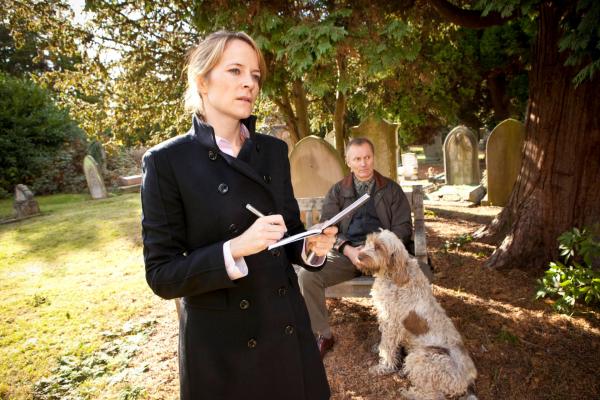 Bild 1 von 4: DC Gail Stephens (Kirsty Dillon).