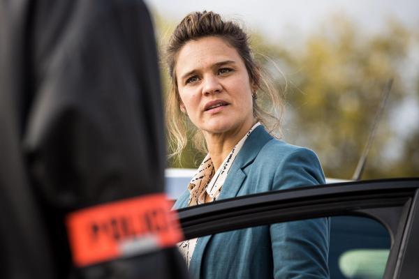 Bild 1 von 5: Céline Hazan (Marie Denarnaud)
