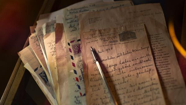 Bild 1 von 6: Im Bild: Alices Briefe an den Verleger.