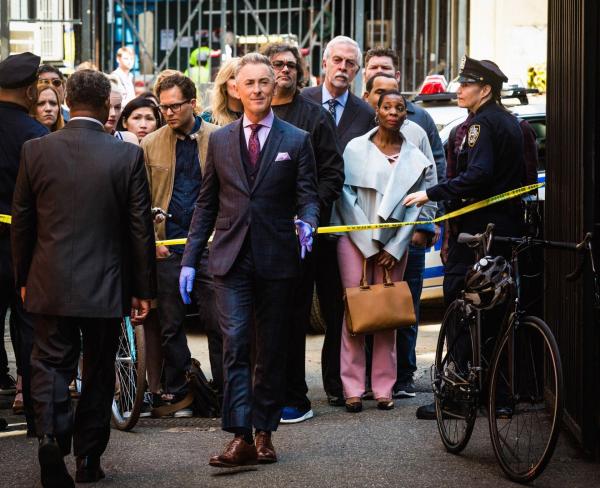 Bild 1 von 19: Dr. Dylan Reinhart (Alan Cumming)